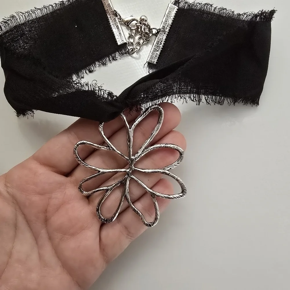 NWT Valija Black Floral Annabelle Choker Ribbon Necklace